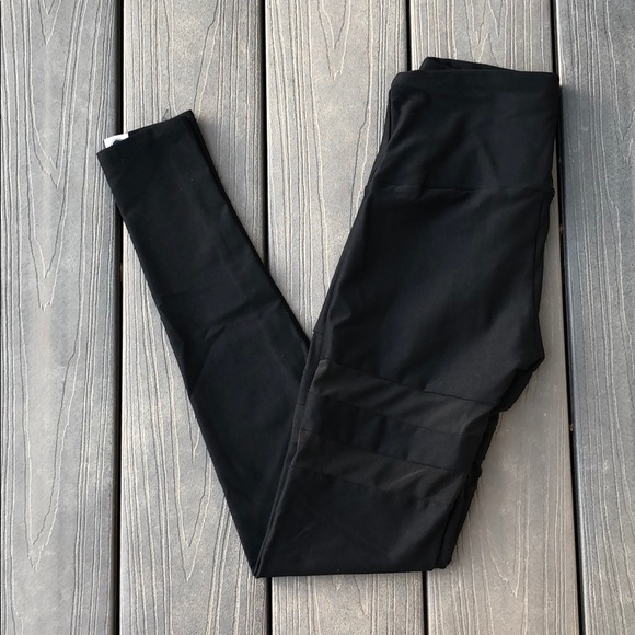 ALO Yoga Pants - Greater Than Sports black leggings